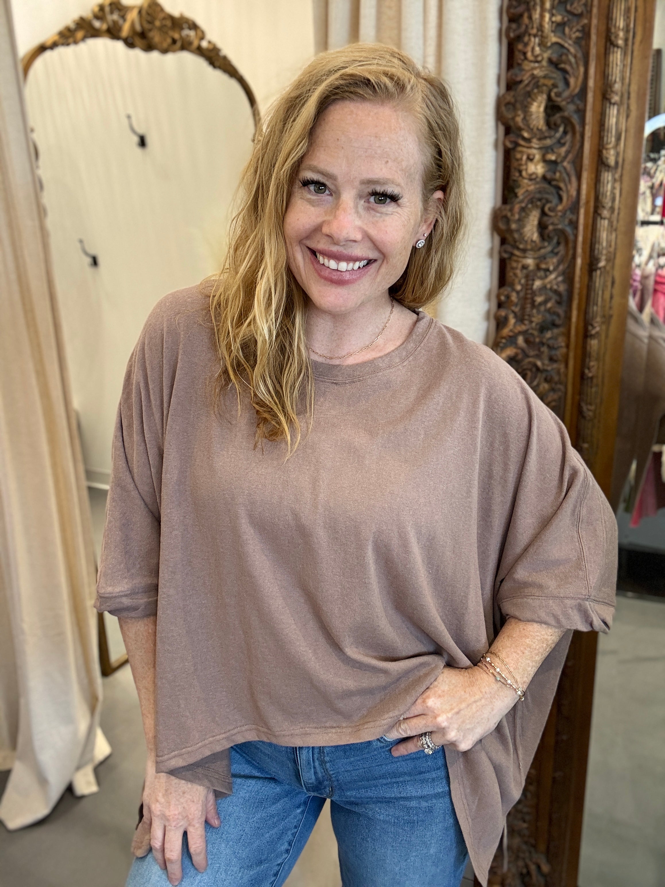 Davi & Dani Live Box - Mocha Mouse Everyday Tee