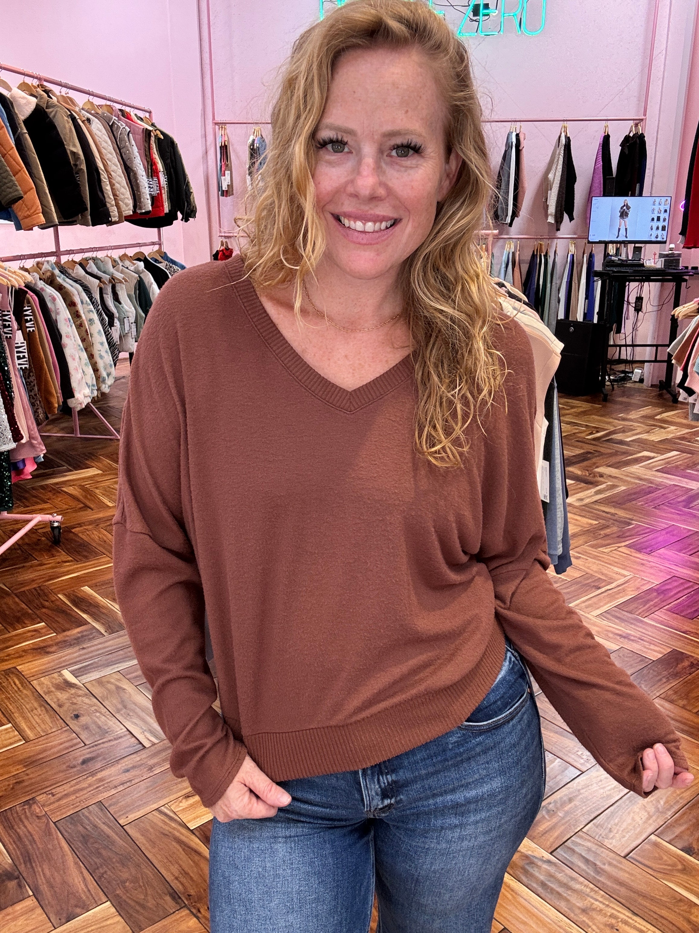 V-Neck lightweight Sweater by HyFve