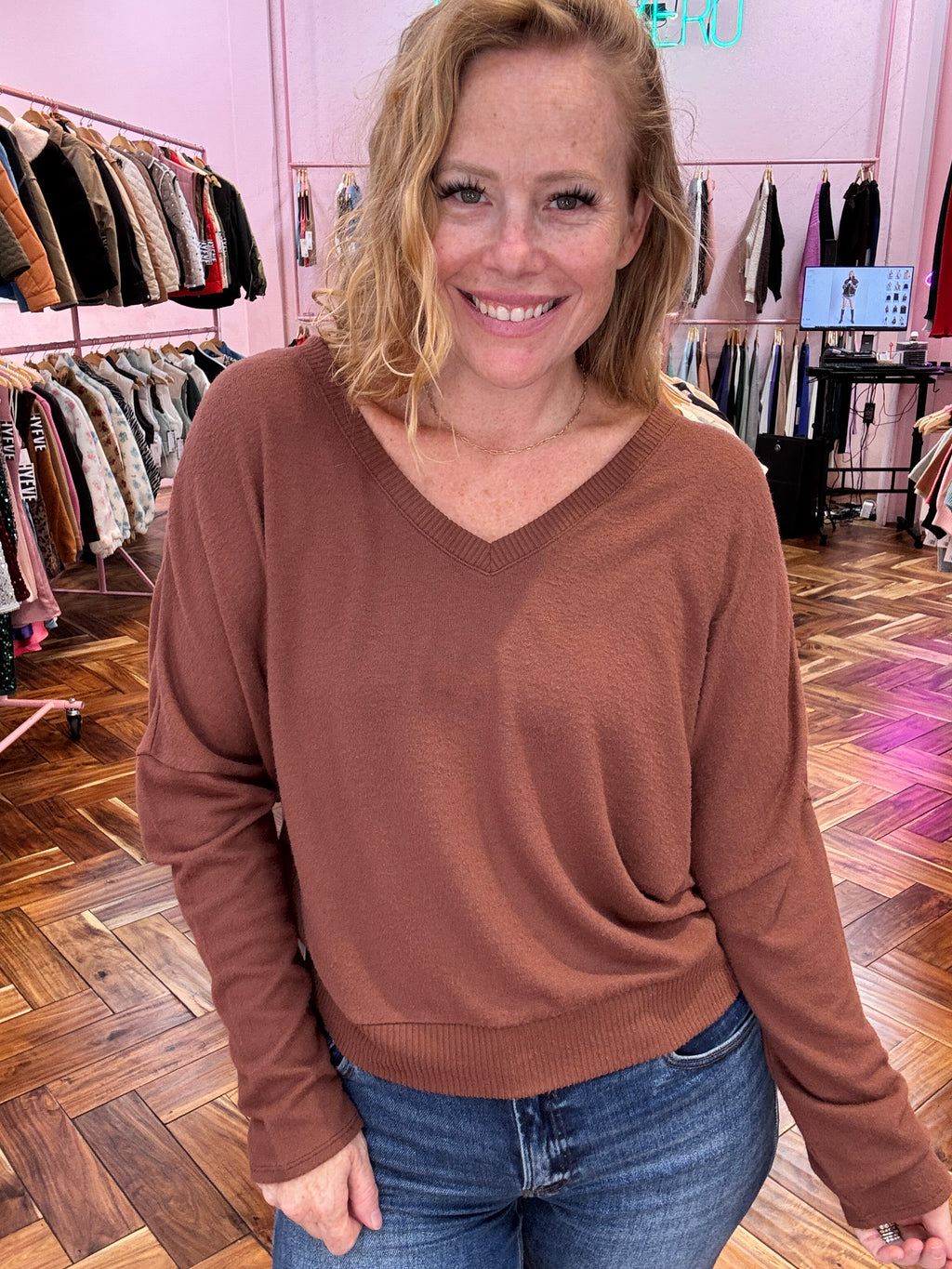 V-Neck lightweight Sweater by HyFve