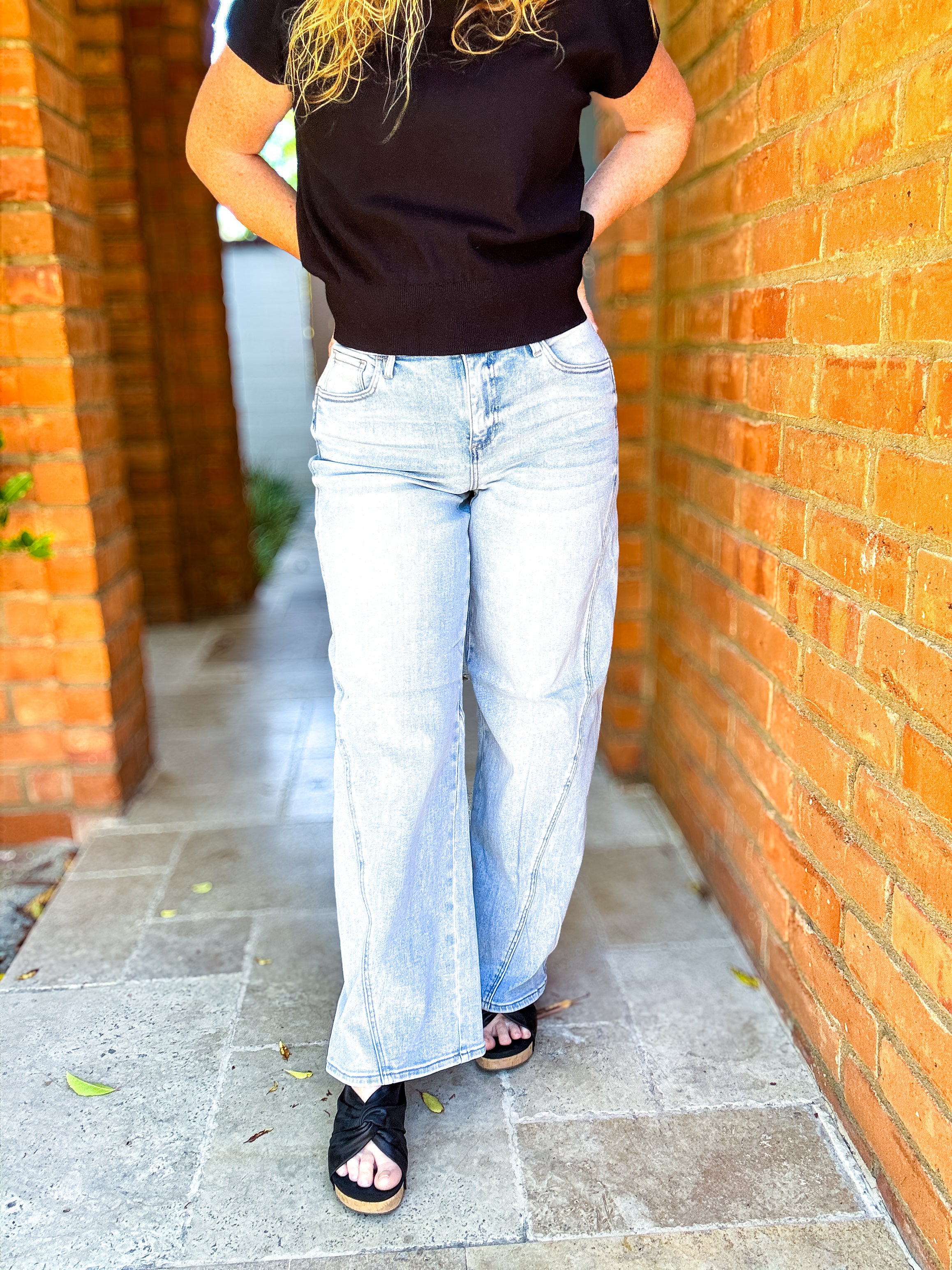 Lely Mid Rise Fit Barrel Jeans by Risen