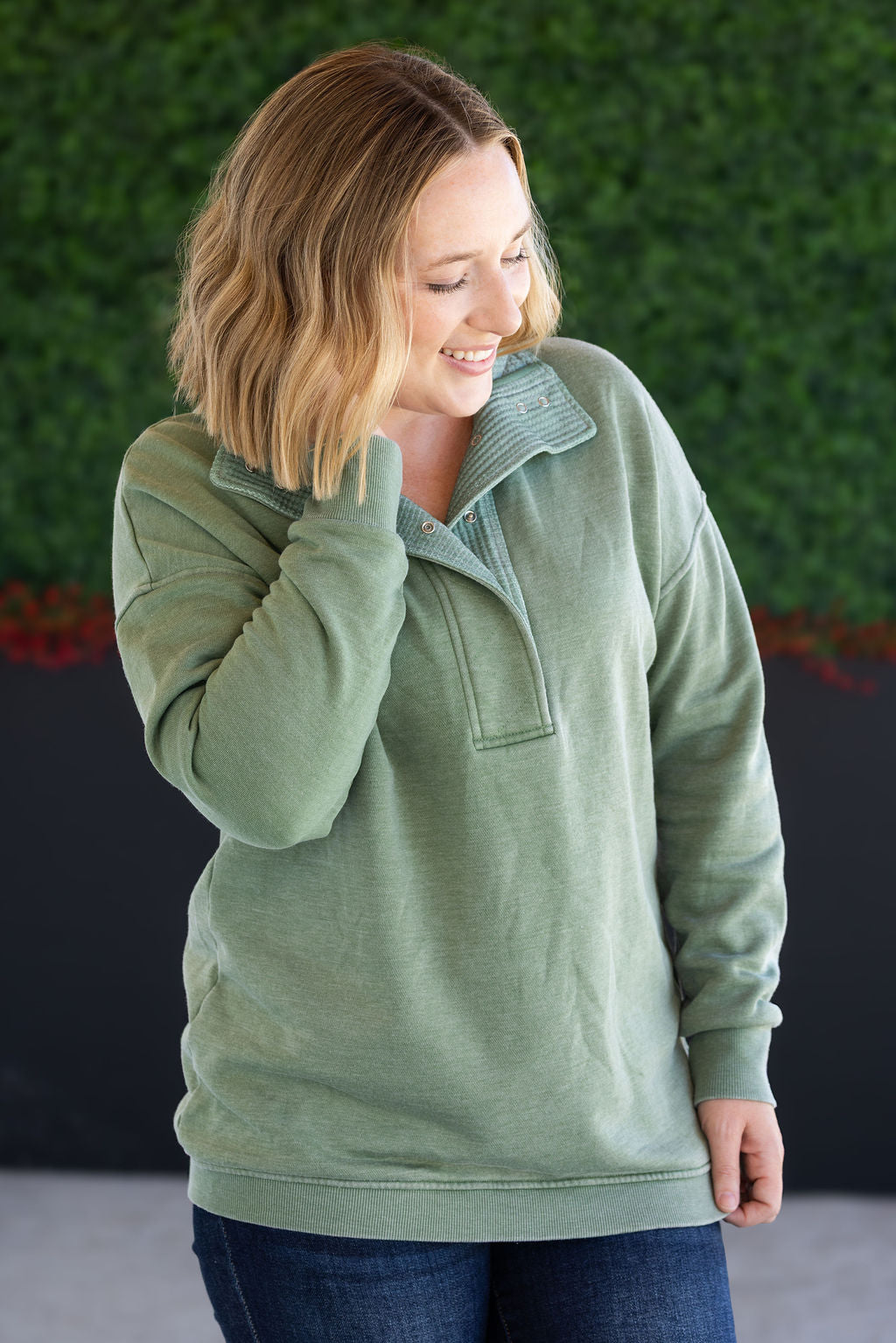 IN STOCK Jesse Vintage Wash Snap Pullover - Olive