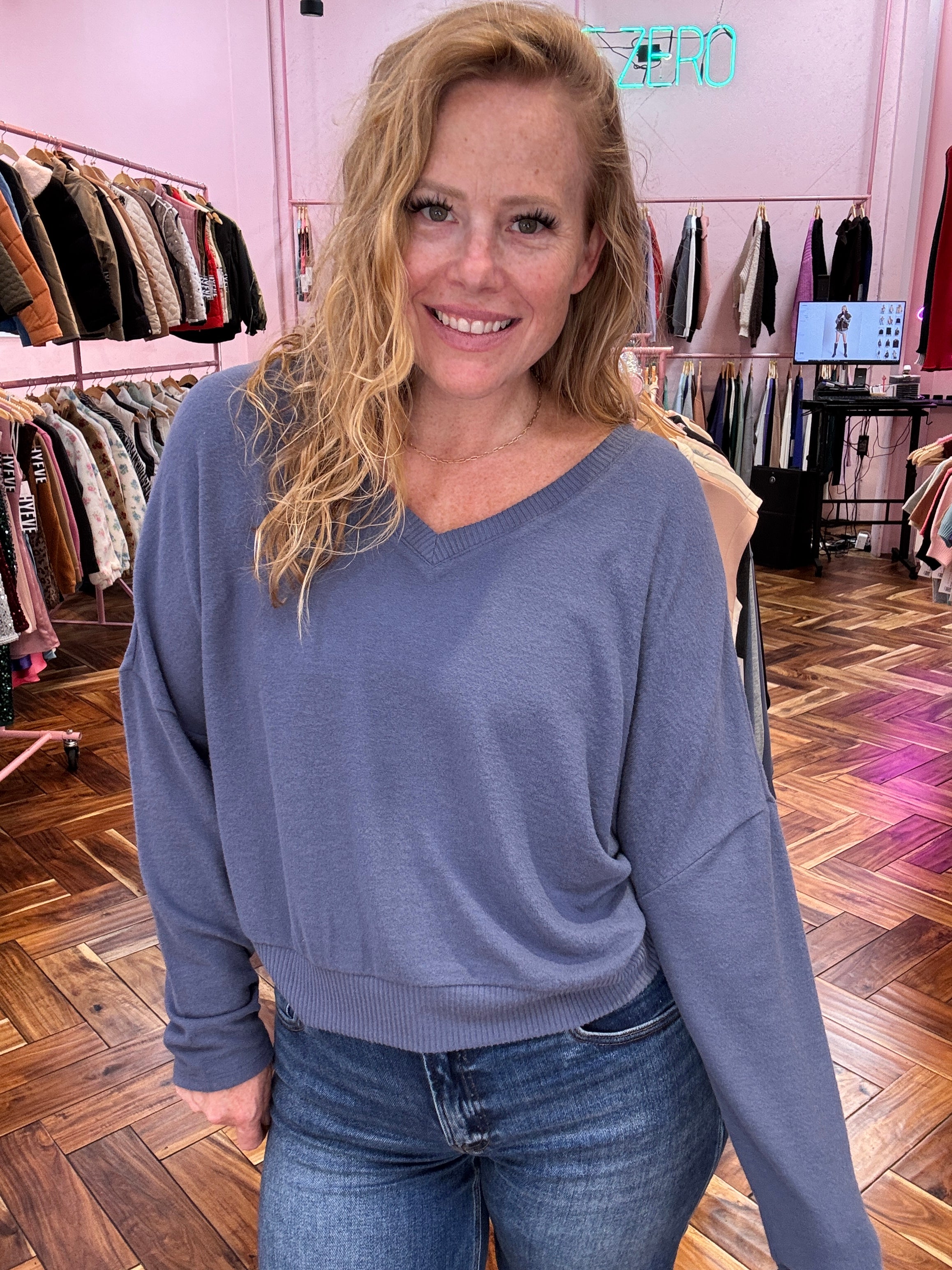 V-Neck lightweight Sweater by HyFve