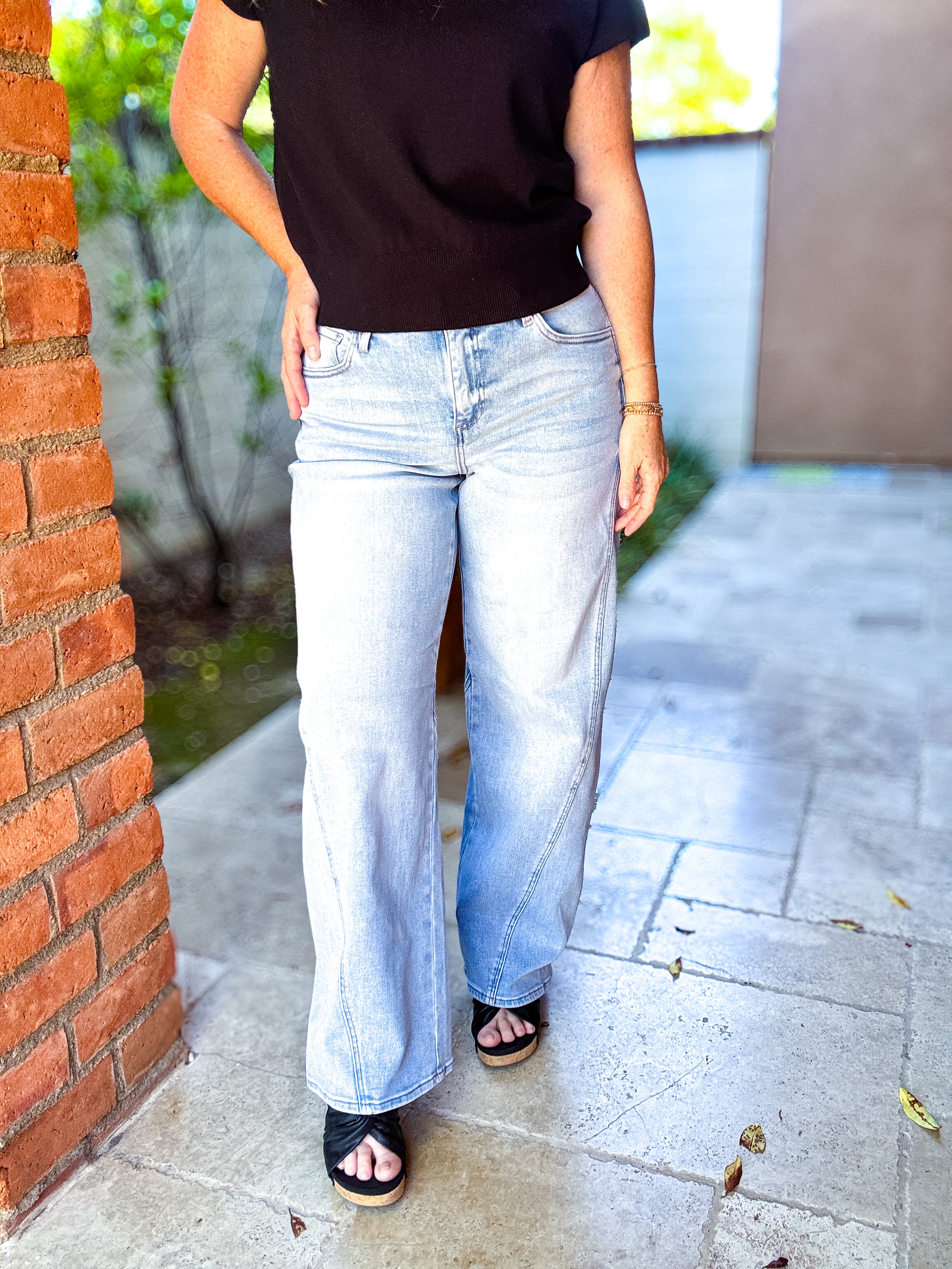 Lely Mid Rise Fit Barrel Jeans by Risen