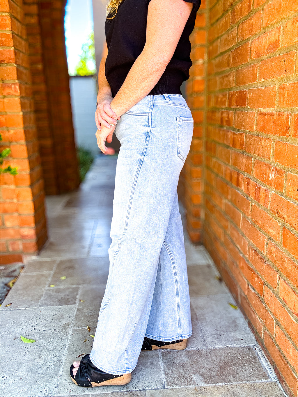 Lely Mid Rise Fit Barrel Jeans by Risen