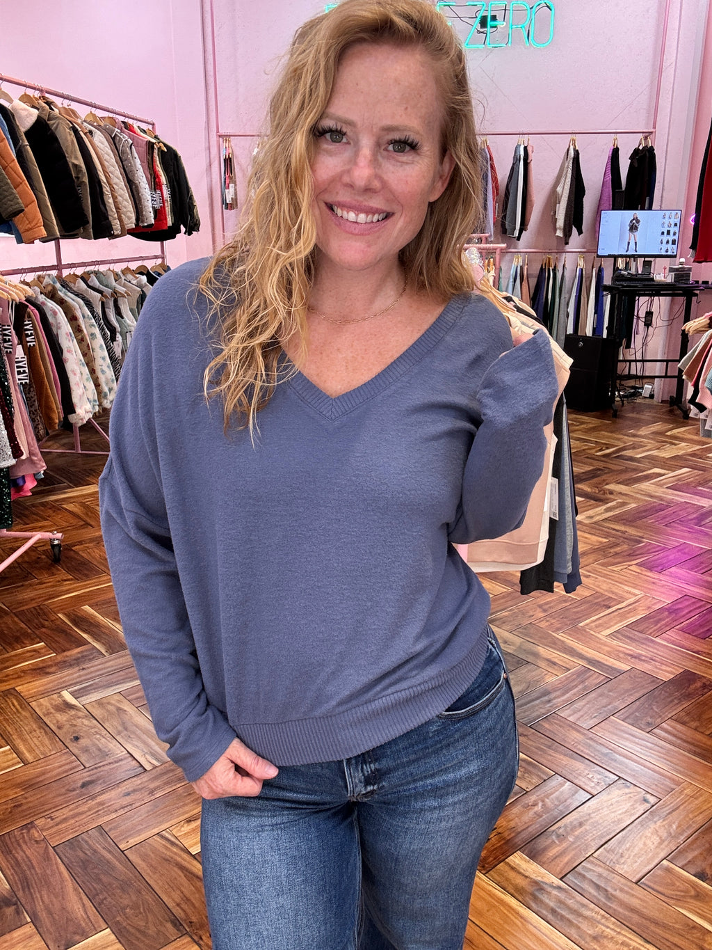 V-Neck lightweight Sweater by HyFve