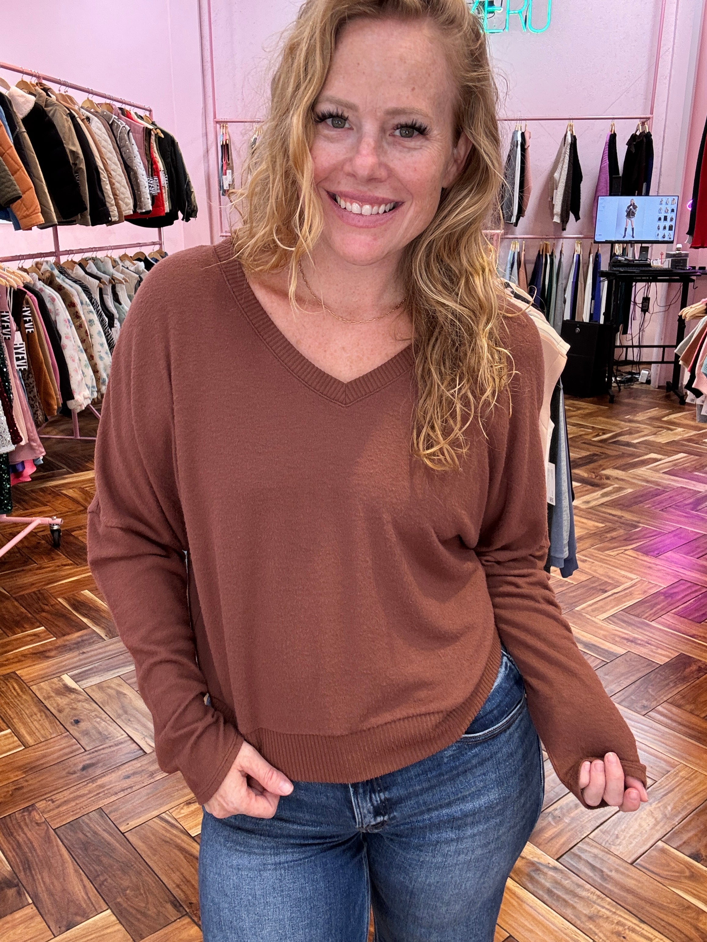 V-Neck lightweight Sweater by HyFve