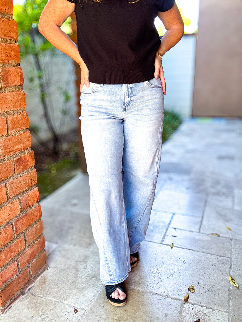 Lely Mid Rise Fit Barrel Jeans by Risen