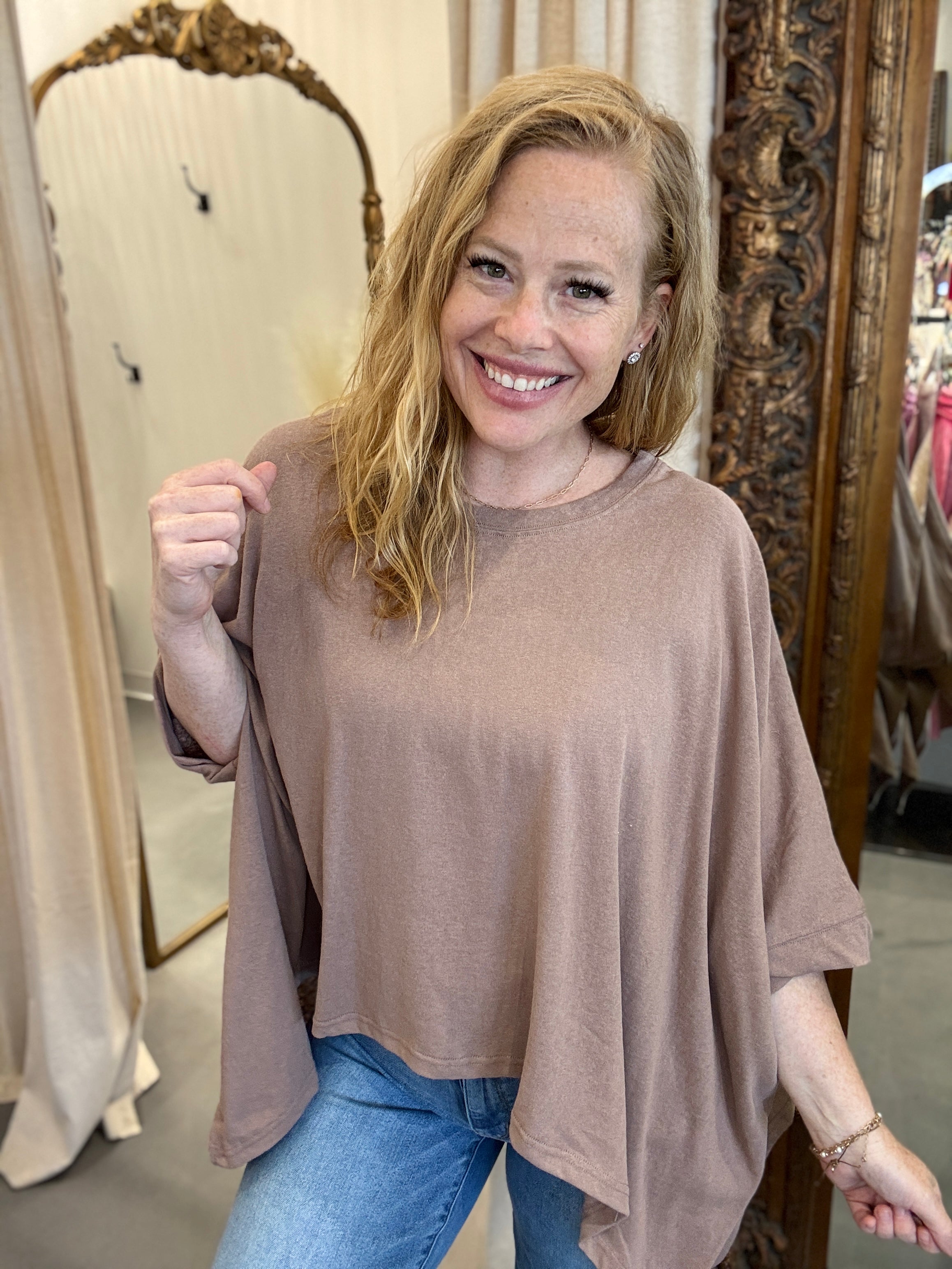 Davi & Dani Live Box - Mocha Mouse Everyday Tee