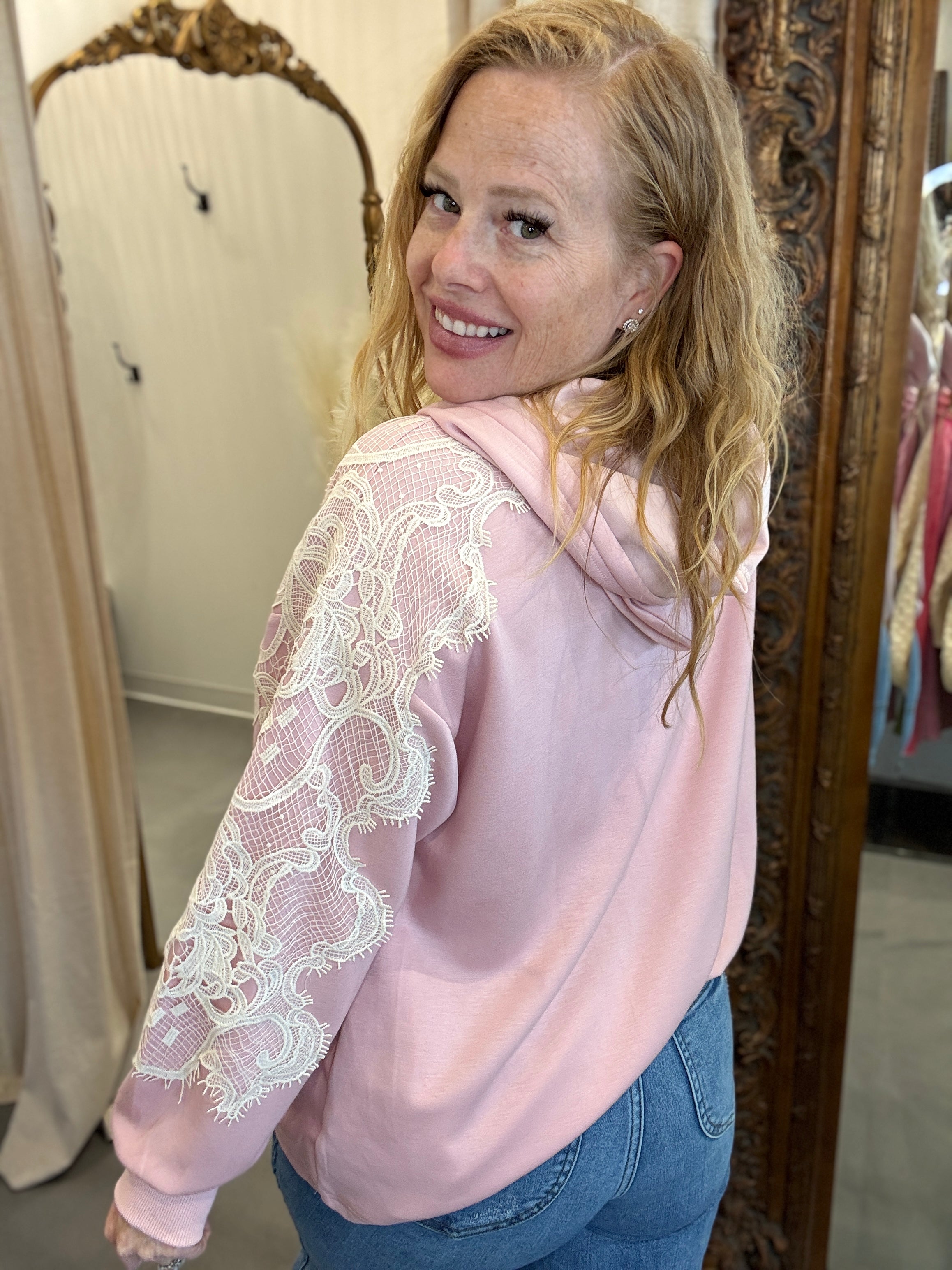 Davi & Dani Live Box - Lace Sleeve Pink Hoodie