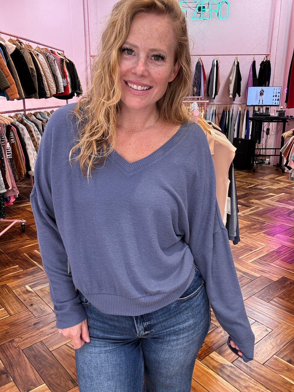 V-Neck lightweight Sweater by HyFve