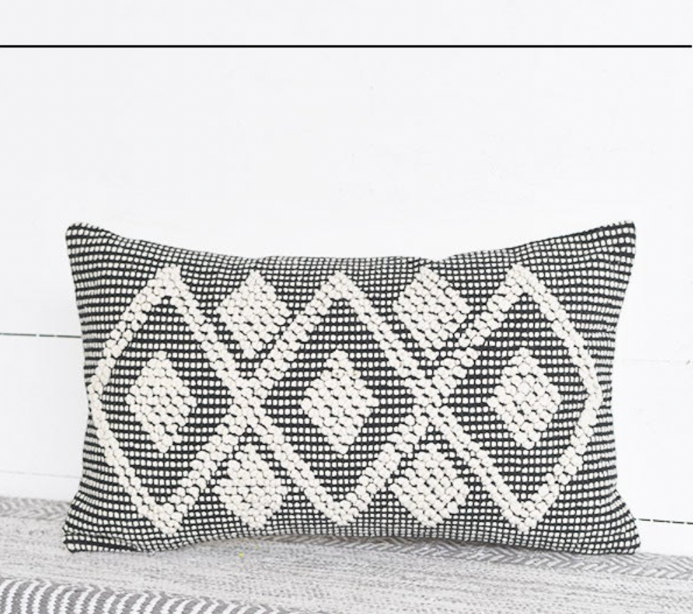 BLK/NAT DIAMOND PATTERN PILLOW