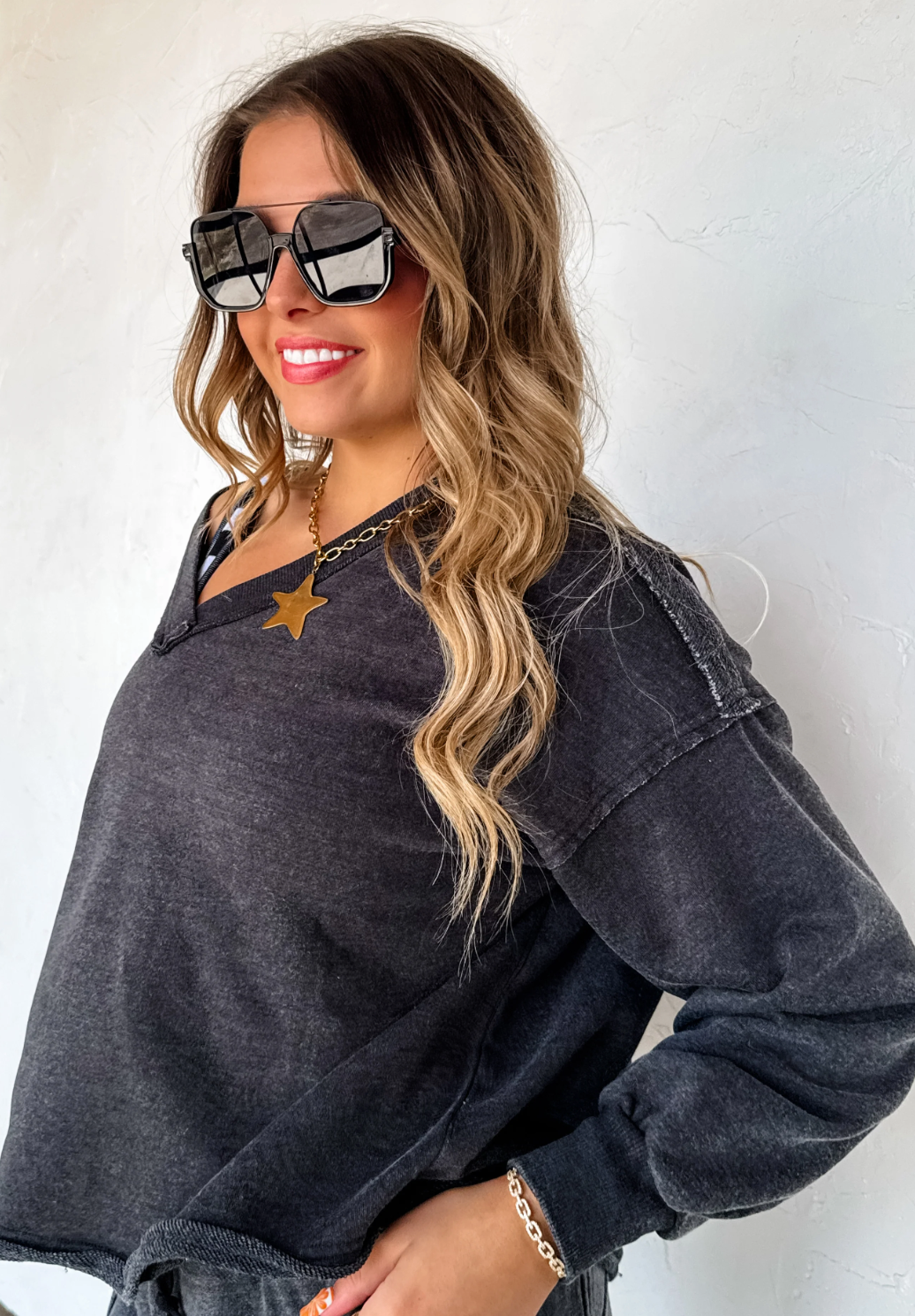 *PREORDER* - BLAKELEY FADED FEELS VNECK PULLOVER